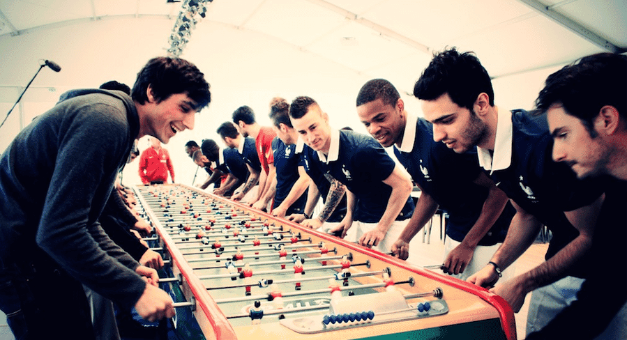 equipe-de-france-football-joue-baby-foot-centre-formation-a-clairefontaine