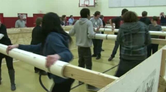 Apprendre les math en construisant un baby foot humain