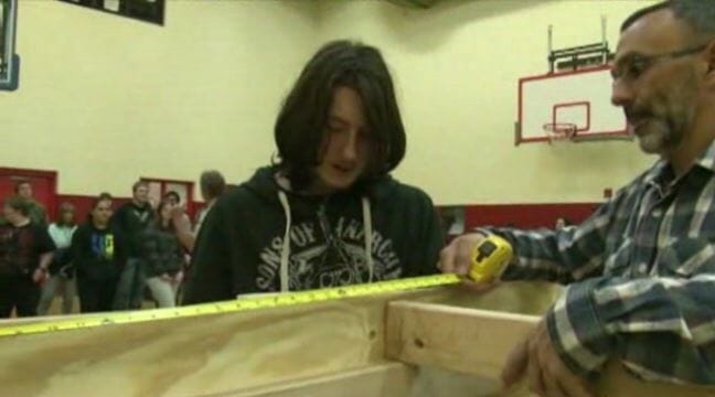 Apprentissage grandeur nature avec un baby foot humain